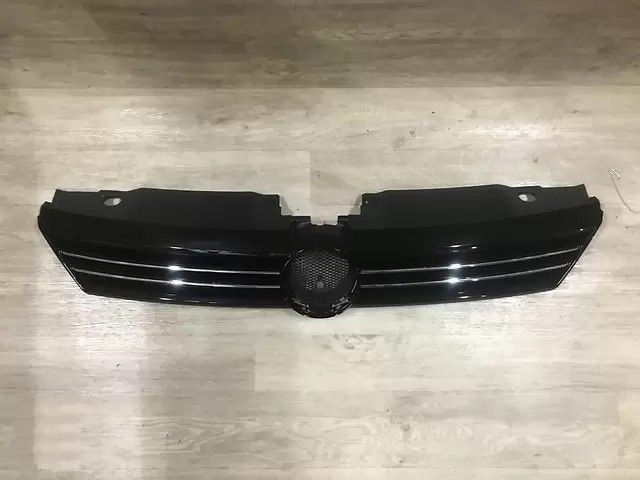 Решетка радиатора Volkswagen Jetta 2011-2015 решетка радиатора Volkswagen Jetta 2011-2015 PVW07051GA фото