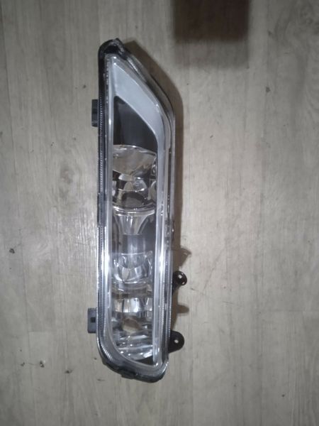 Фара противотуманная передняя правая с дневным светом Volkswagen Passat B7 2010-2015 95D130-E фото