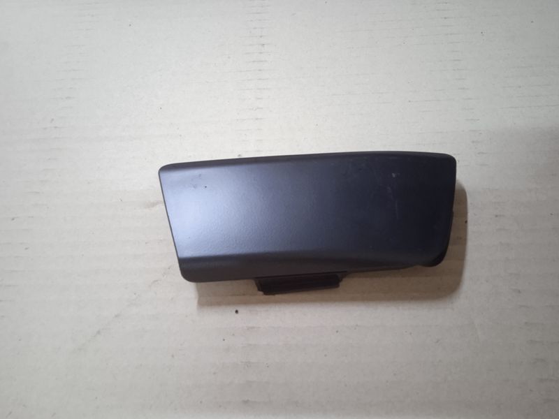 Заглушка крюка буксировки Opel Zafira 2008-2011 556307-9 фото